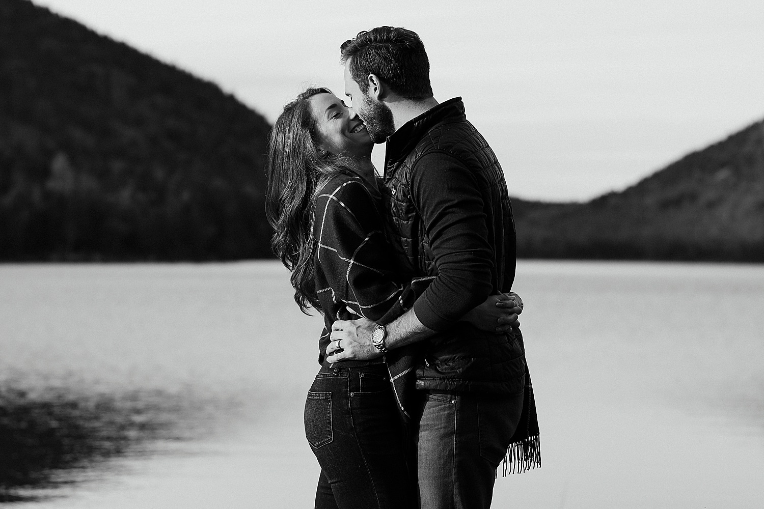 couple kissing at Jordan Pond