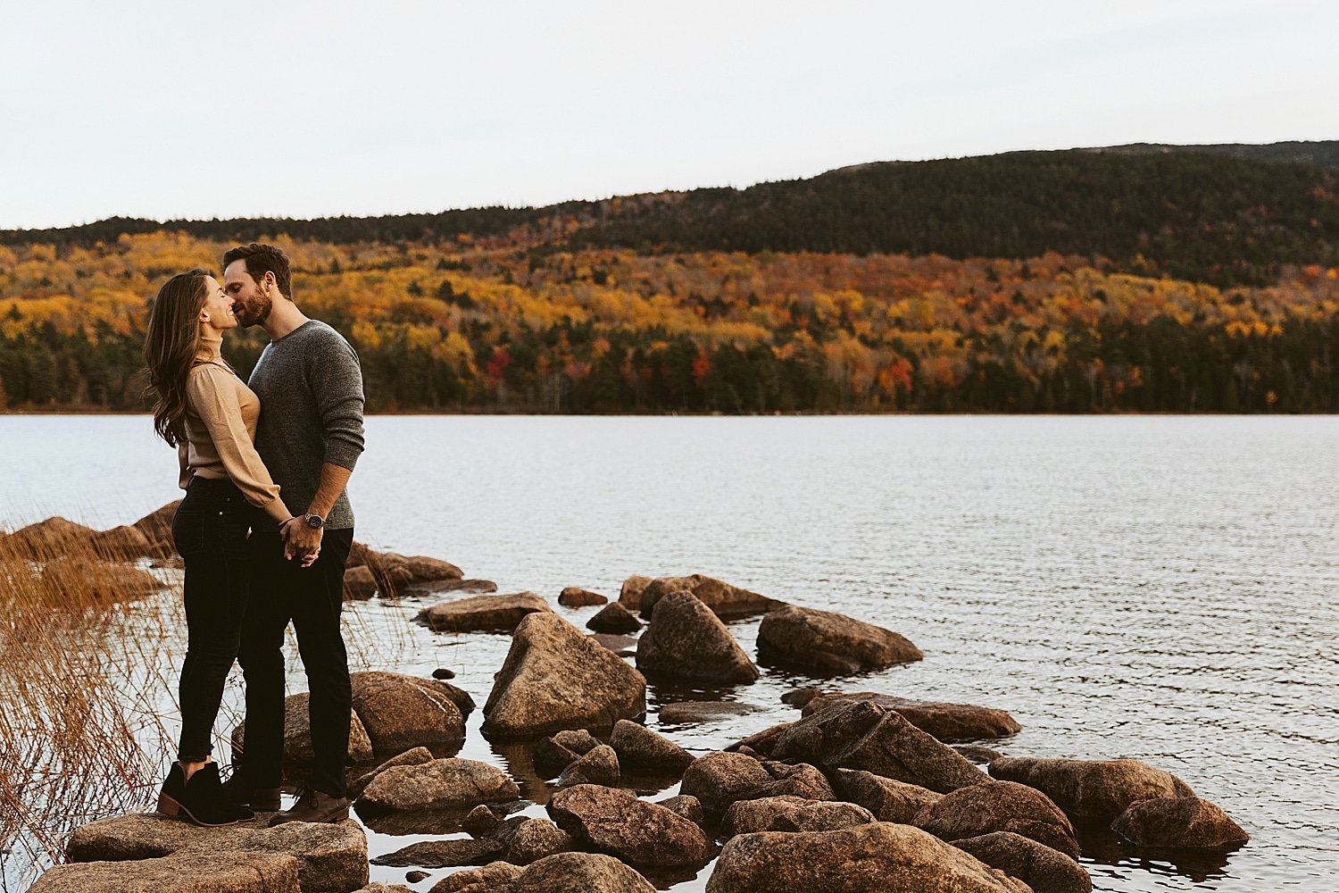couple kissing at Eagle Lake