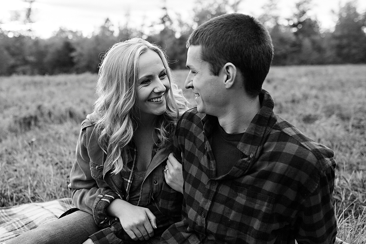 Fall engagement photos in Maine