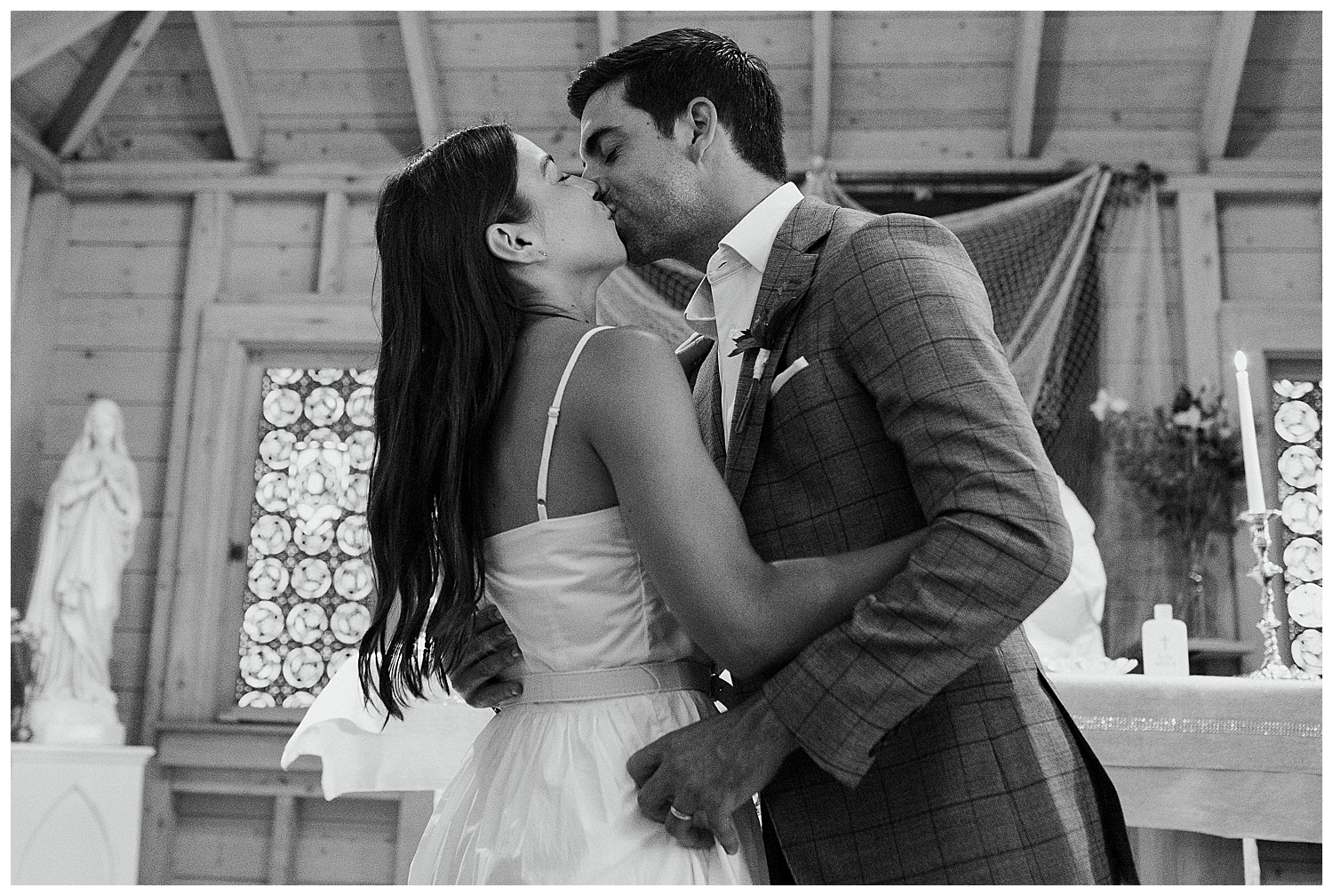 first kiss during Cranberry Isles wedding