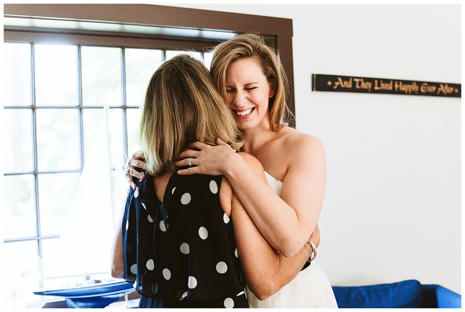 bride hugging her mom