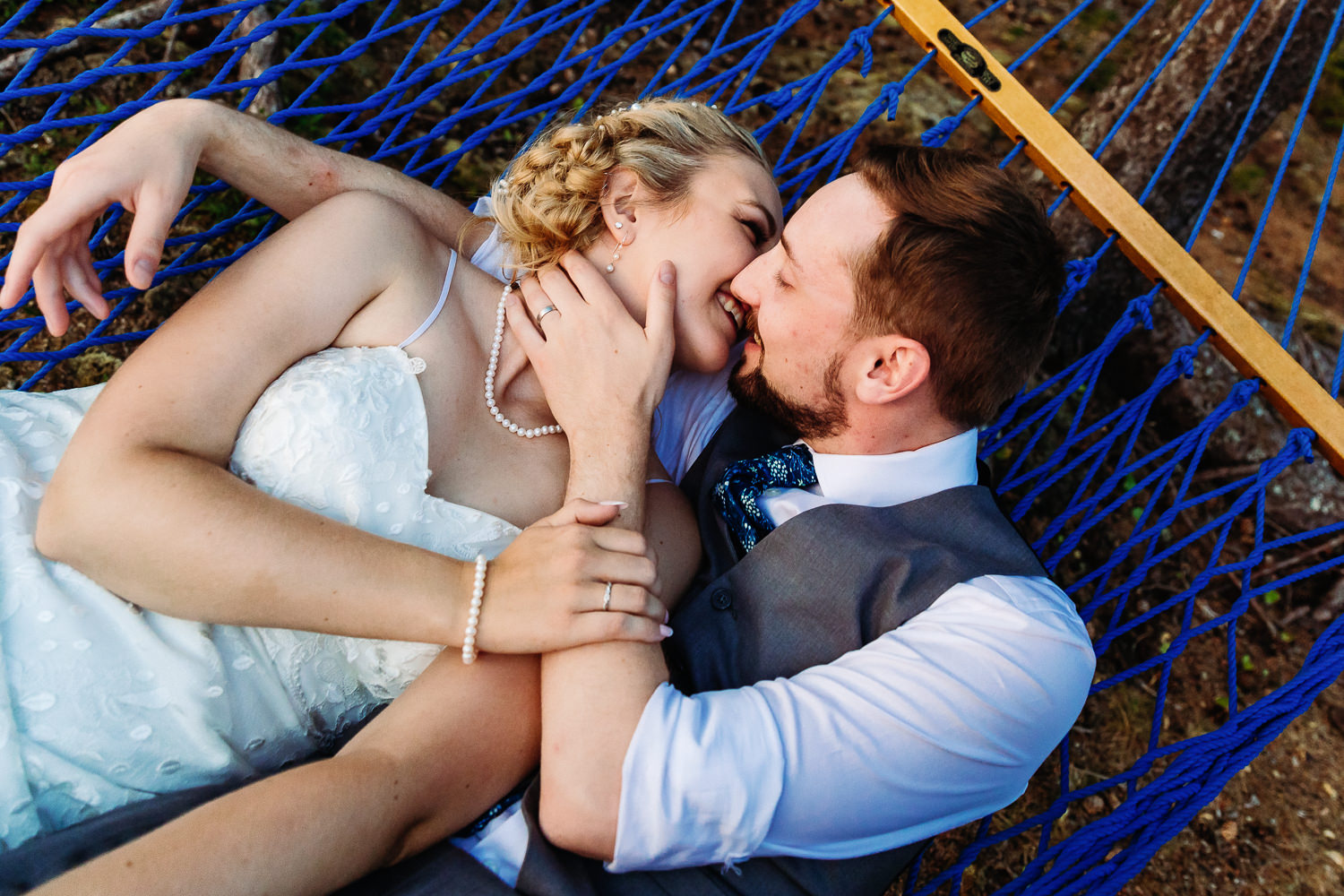 couple kissing in a hammock on Swan's Island